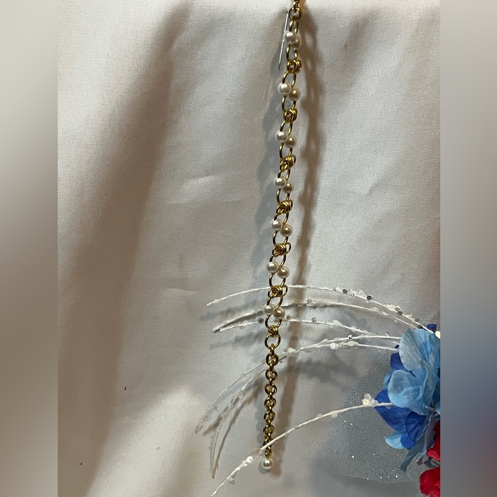 Beautiful Gold and Pearl Bravelet